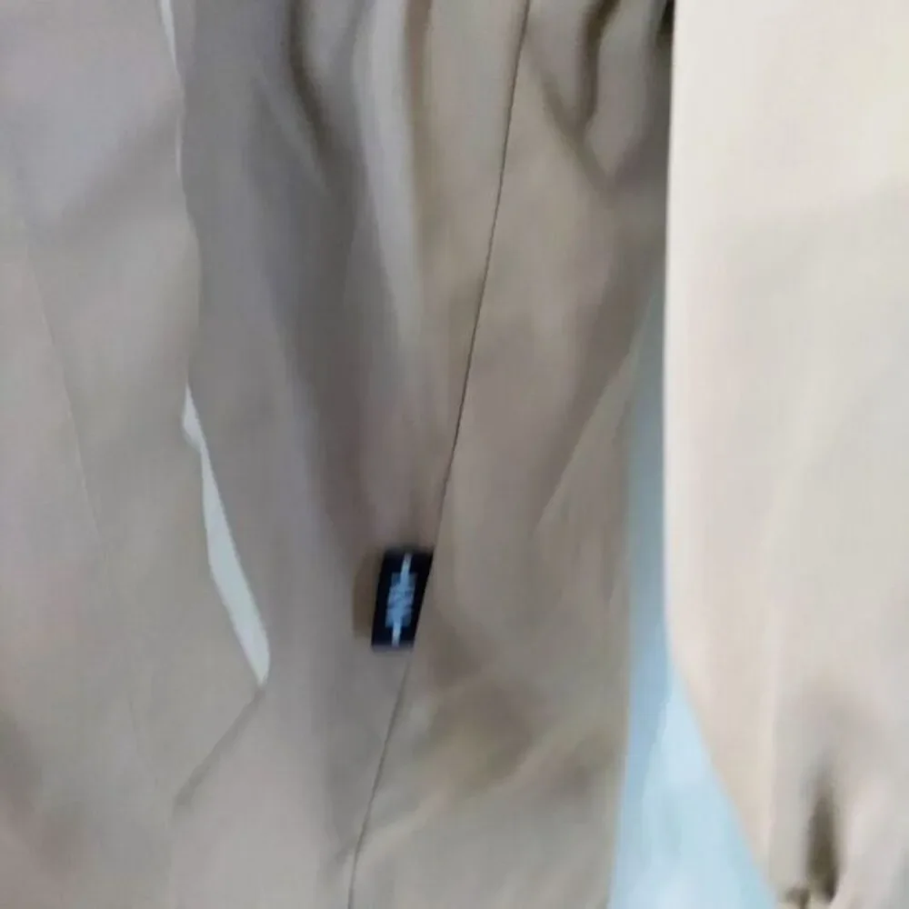 IZZI Outerwear Women M Tan Coat/Jacket Full Zip Detachable Hood Zip Button Close - Picture 4 of 9